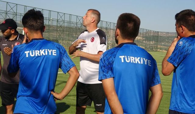 Anne babasının sesi oldu: Şimdi bir takımın umudu