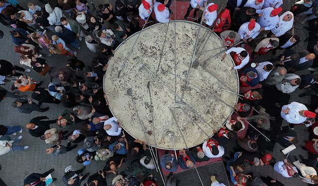 Türkiye’nin en büyük tenceresinde 6 ton pilav pişirildi
