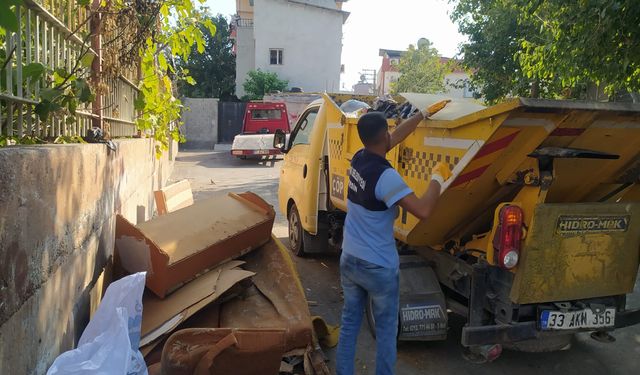 Akdeniz Belediyesi’nin atıklarla mücadelesi sürüyor