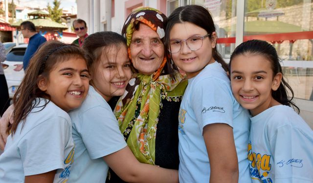 Mersinli Öğrenciler Büyüklerini Unutmadı