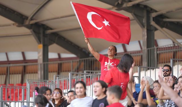 Tarsuslular milli maç heyecanını hep beraber yaşadı