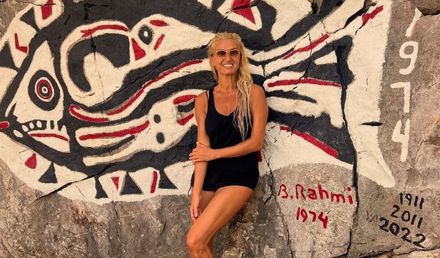 Tuğba Özay'ın Yeni Pozları Sosyal Medyayı Salladı