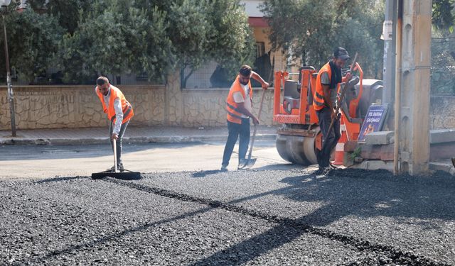 Toroslar’da yol ve kaldırım çalışmaları devam ediyor