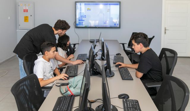 Mezitli’de Çocuklar Ve Yetişkinler Teknolojiyle Buluşuyor