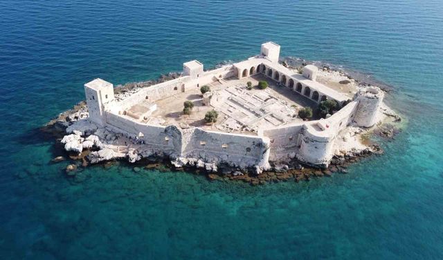 Kale Kıyıya mı Yaklaşıyor, Kıyı mı Uzaklaşıyor?