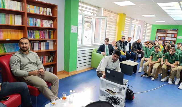 Milli Güreşçi Feyzullah Aktürk, Öğrencilerle Söyleşide Buluştu