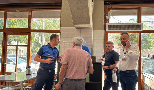 Tarsus’ta Lokanta ve Kafelere Kapsamlı Denetim Yapıldı