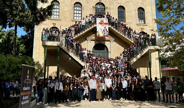 Gençler Münazara Eğitimiyle Kendilerini Geliştirdi