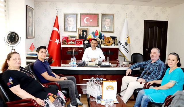 AK Parti Mersin İl Başkanlığı’nda Üye Kaydı: Tuğra Dizge Aileye Katıldı