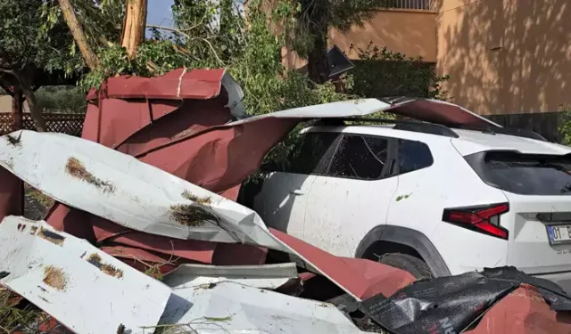 Adana’da Fırtına Çıktı: 2 Okulun Çatısı Uçtu