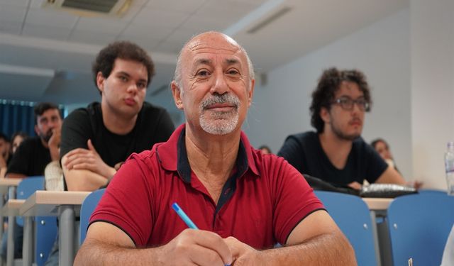 63 Yaşında Yeniden Üniversite Öğrencisi Oldu