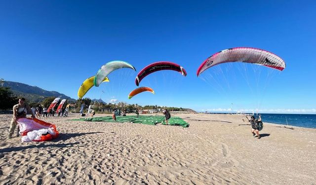 Zirveden Maviye: Antalya Semalarında Adrenalin Rüzgarı