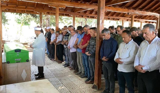 Erdemli’deki kazada hayatını kaybeden tarım işçileri son yolculuklarına uğurlandı
