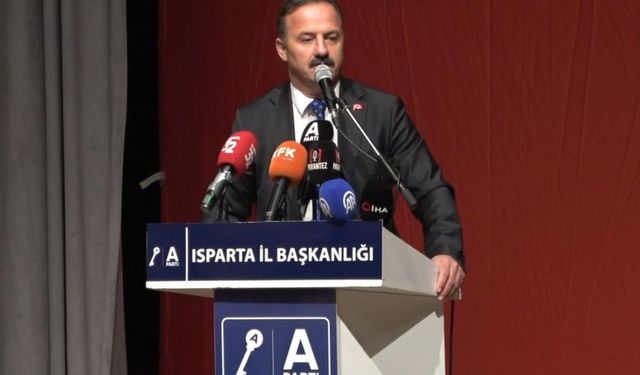 Kürsüdeyken Depreme Yakalandı: Sözleri Gündem Oldu