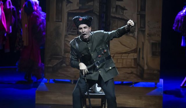 ‘Eyvah Nadir’ Oyunu Mersinli Sanatseverlerle Yeniden Buluştu