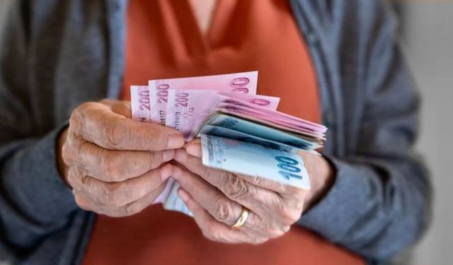 Emekliler dikkat! O banka emekli maaşı promosyonunda zirveye oynuyor