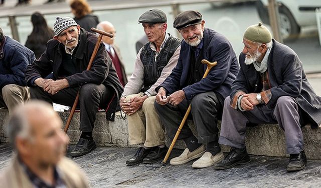 Emeklilik yaşı yeniden mi artacak? Kötü haber kapıda