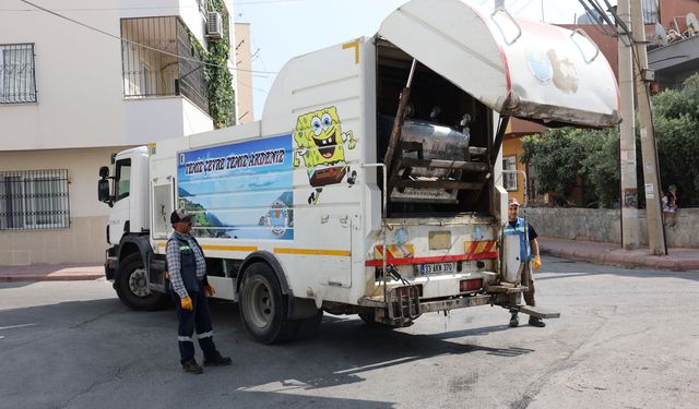 Akdeniz Belediyesi’nden Halk Sağlığı için Çöp Konteynerlerinde Dezenfekte Çalışması
