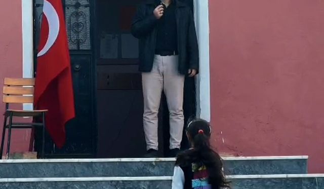 1 Öğretmenli, 1 Öğrencili 29 Ekim Töreni