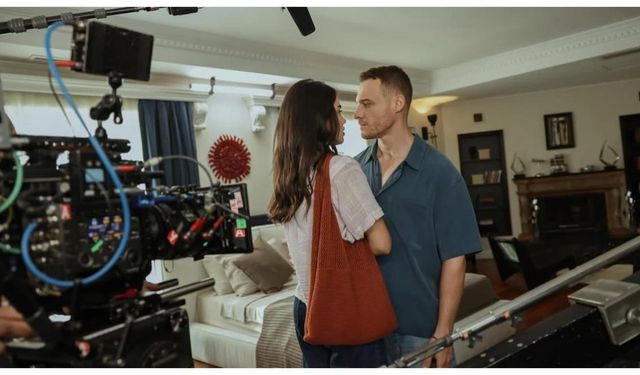 Kerem Bürsin ve Lizge Cömert’ten “Çarpıntı” Kamera Arkası! Merak Edilen Sahne Böyle Çekildi