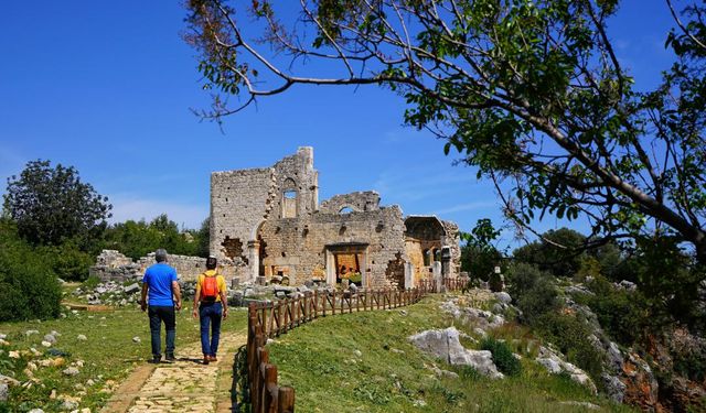 Mersin’de Binlerce Yıllık Gizem! Zamanın Unutamadığı Antik Şehir Herkesi Büyülüyor