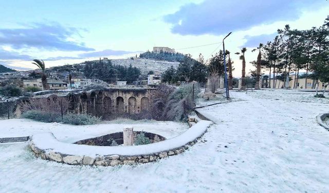 MERSİN’İN ÇAMLIYAYLA İLÇESİNE MEVSİMİN İLK KARI DÜŞTÜ