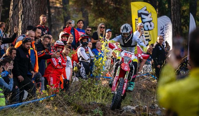 Antalya’da Enduro Rüzgarı: Manuel Lettenbichler Ormanda Zirvede