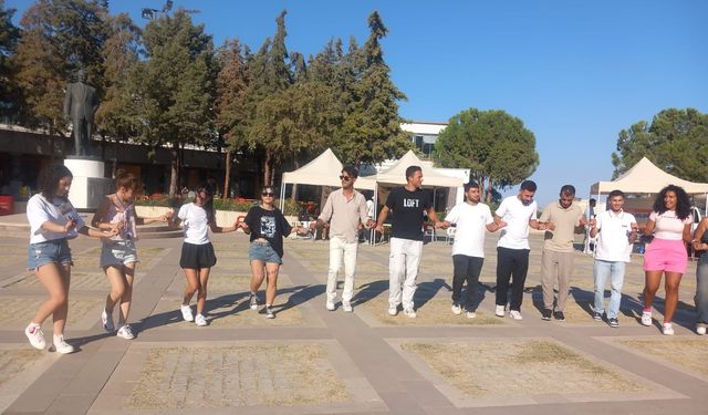 MEÜ’de Halaylar Çekildi, Stantlar Gezildi