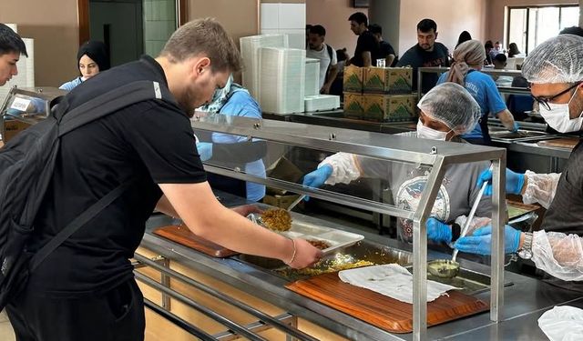 MEÜ Yemekhanesinden Öğrencilere Dev Hizmet
