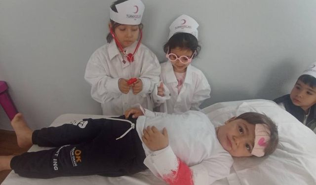 Anamur’da miniklerden Kızılay Haftası’na anlamlı kutlama