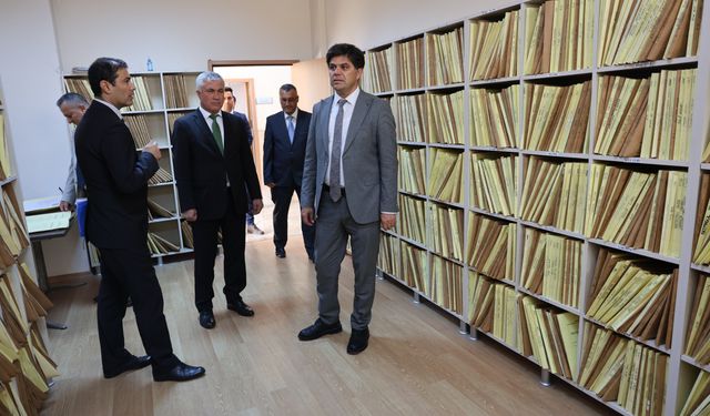 Müdür Özdemirci, Akdeniz İlçesindeki Halk Eğitim Merkezi İle Rehberlik Ve Araştırma Merkezini Ziyaret Etti