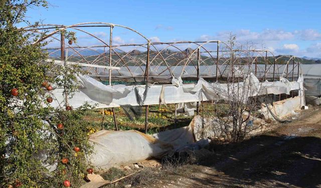 Mersin’de Fırtına ve Hortum Seraları Vurdu