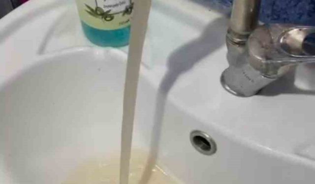 O Şehirde Musluklardan Kirli Su Akmasına Vatandaşlardan Tepki