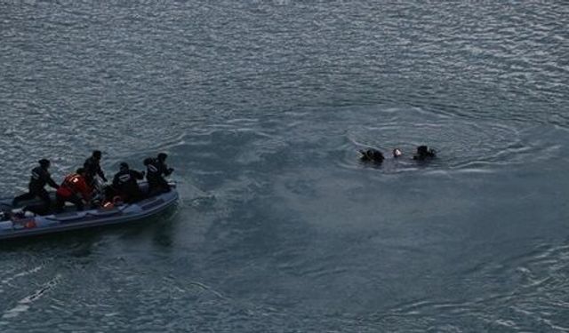 Otomobil Baraj Gölüne Yuvarlandı: 3 Kişi Hayatını Kaybetti