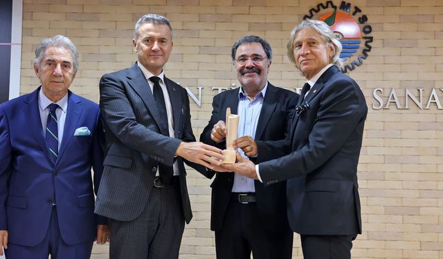 Mersin Kenti Edebiyat Ödülü Ahmet Ümit'in