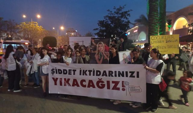 Kadınlar 25 Kasım Öncesi Sokağa İndi