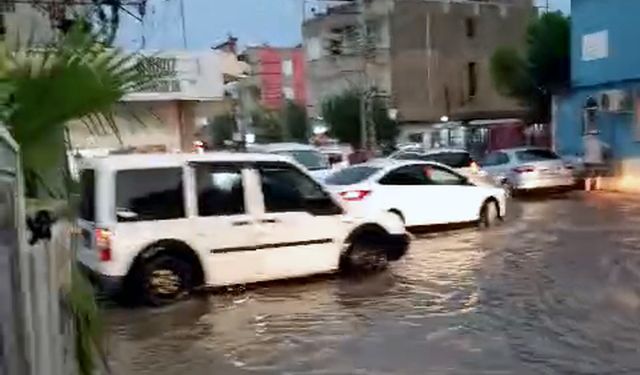 Adana’da kısa süreli sağanak hayatı olumsuz etkiledi
