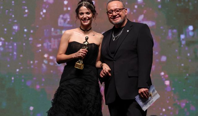 Altın Portakal'a 7 ödülle 'Tavşan İmparatorluğu' damga vurdu