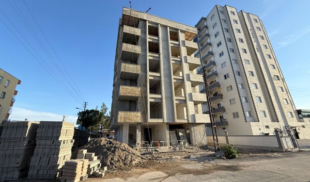 Adana’da İnşaat Kazası: 4. Kattan Düşen İşçi Hayatını Kaybetti