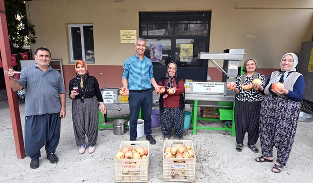 Büyükşehir’den Üreticilere Nar Taneleme ve Sıkma Makinesi Desteği