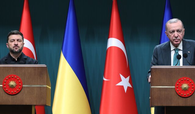 Cumhurbaşkanı Erdoğan, Zelenskiy'i Resmi Törenle Karşıladı
