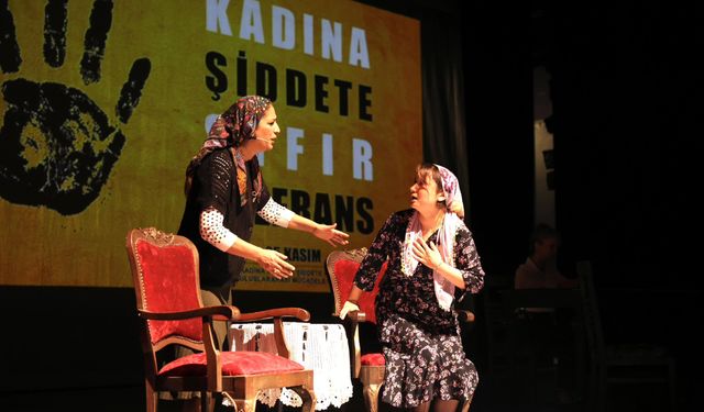 “Bir Tuş Bin Umut” Mersin’de Sahnelendi