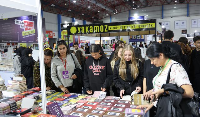 Toroslar Belediyesi, Kırsal Mahalle Öğrencilerini Kitap Fuarıyla Buluşturdu