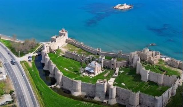 Türkiye’nin En İyi Korunmuş Ortaçağ Kalelerinden Mamure’ye Ziyaretçi Akını