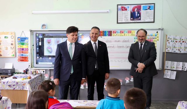 İl Milli Eğitim Müdürü Muhammed Özdemirci'den Çamlıyayla'da Sıcak Ve Renkli Okul Ziyaretleri