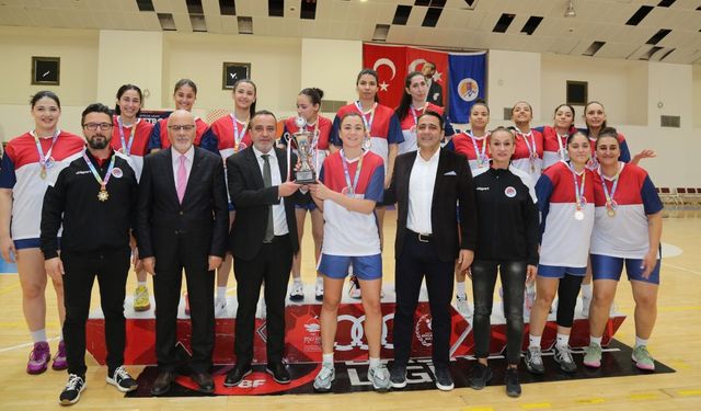 Mersin Üniversitesi Kadın ve Erkek Basketbol Takımları Namağlup Finallerde
