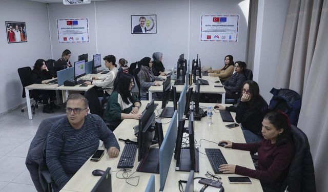 Mercek’te ‘Dijital Tasarım ve Canva’ Kursuna Yoğun İlgi