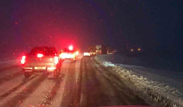 Kar Ve Yoğun Tipi Ulaşımda Aksamalara Neden Oldu