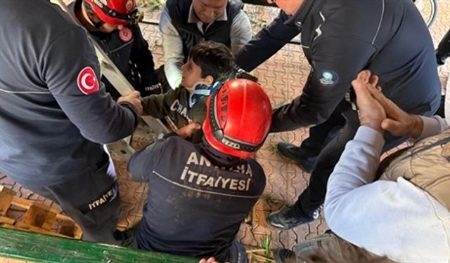 Foseptiğe Düşen 6 Yaşındaki Eyüp Kurtarıldı, Annesi Çalışmaları Gözyaşlarıyla İzledi