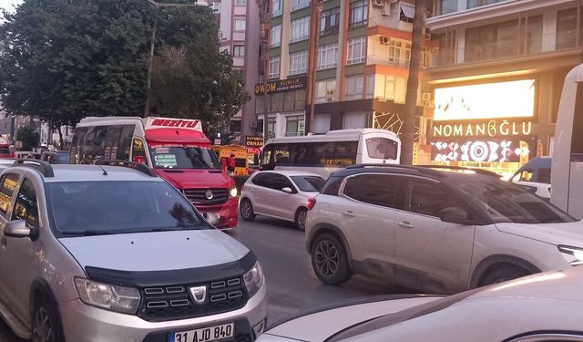 Mersin’de Yılbaşı Öncesi Trafik Kilitlendi